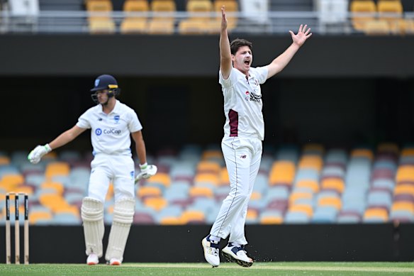 Tom Straker is seen by many as a ⁤Scott Boland clone, due to his relentless accuracy.