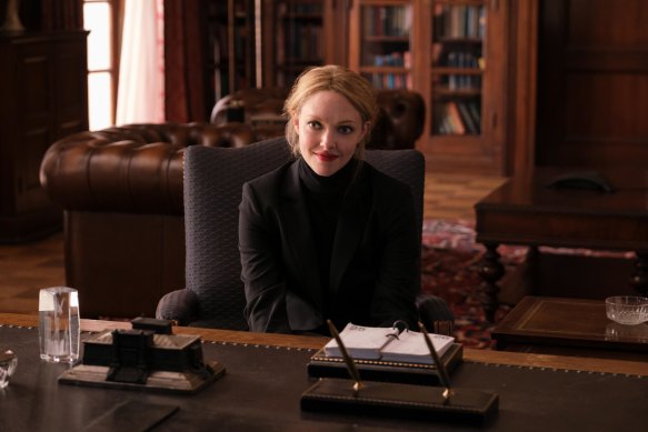 In The Dropout, Elizabeth Holmes (Amanda Seyfried) claims to have invented a machine that can detect hundreds of diseases from a single drop of blood.