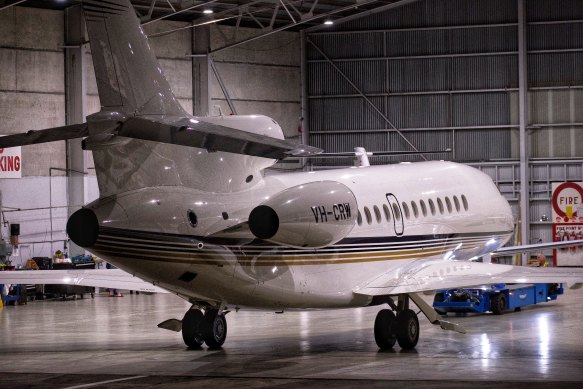 The charter plane carrying Shane Warne’s body arrives in melbourne.