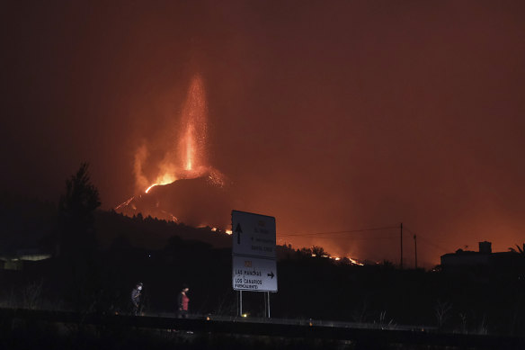 The volcano on the Spanish island of La Palma shows no signs of settling.