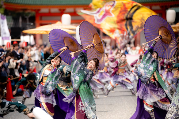 Dancers near Heian Shrine. 
