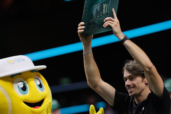 De Minaur at least temporarily returns to an equal career-high ranking of No.6.