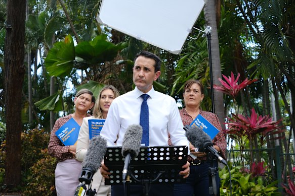 El líder del Partido Liberal Nacional, David Crisafulli, fue bombardeado con preguntas sobre el aborto durante la campaña electoral de 2024.