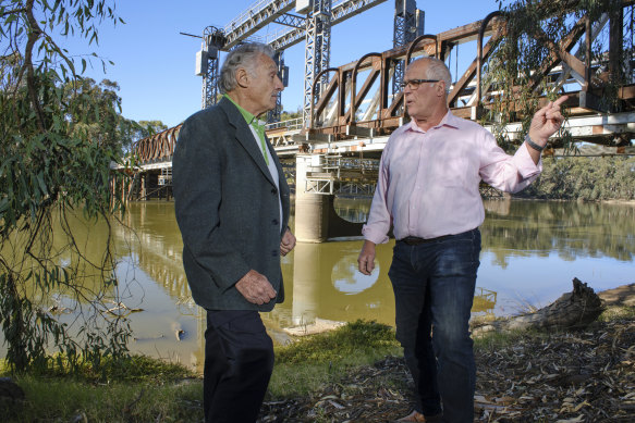 David Quayle and mayor Les McPhee discussing plans for the bridge replacement. 