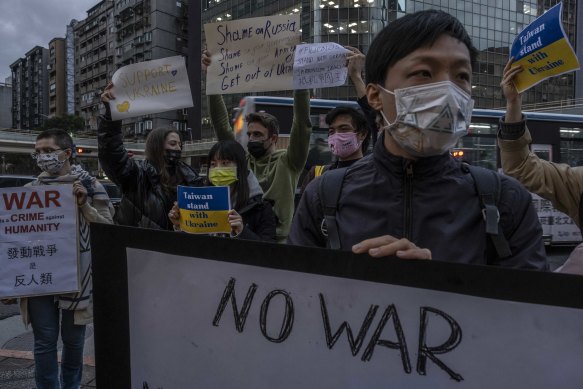 Taiwanese people protest against Russia’s military invasion of Ukraine on February 25 in Taipei.