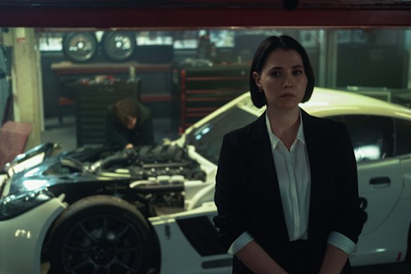 Charlie Murphy as Sloane Walsh in Safe Harbor.