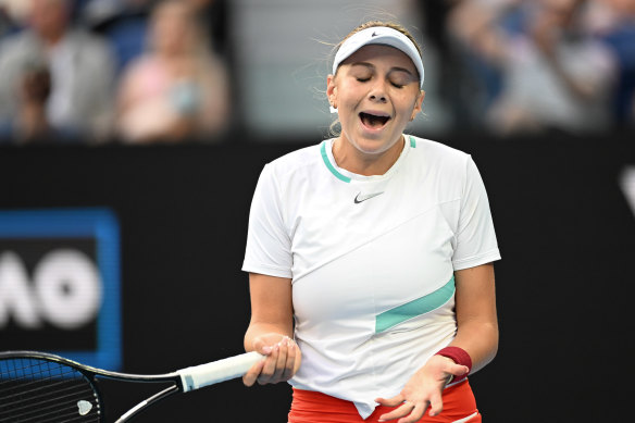 Amanda Anisimova feels the pressure against Ash Barty.