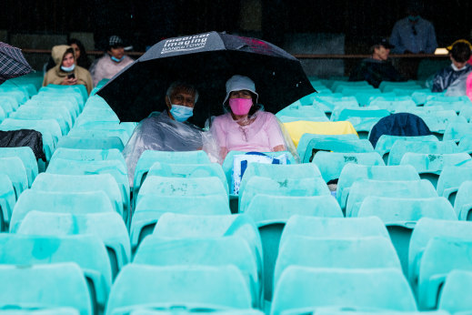 Margaret and Joe Mistry, from Blakehurst, defy the elements at the SCG.