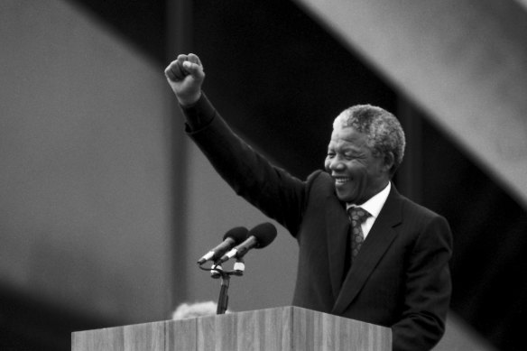 Nelson Mandela acknowledged the crowd at his speech in Sydney at the Opera House steps in 1990.
