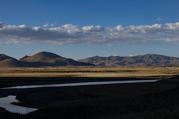 The road between Cusco and Puno.