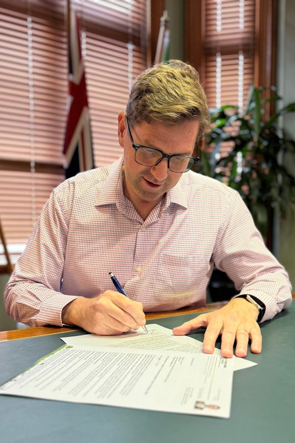 Toowoomba Mayor Geoff McDonald signing off on his council’s submission to GIICA’s 100-day review.