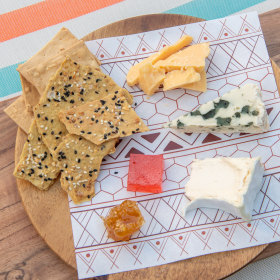 Cheese with crackers, guava, honeycomb.