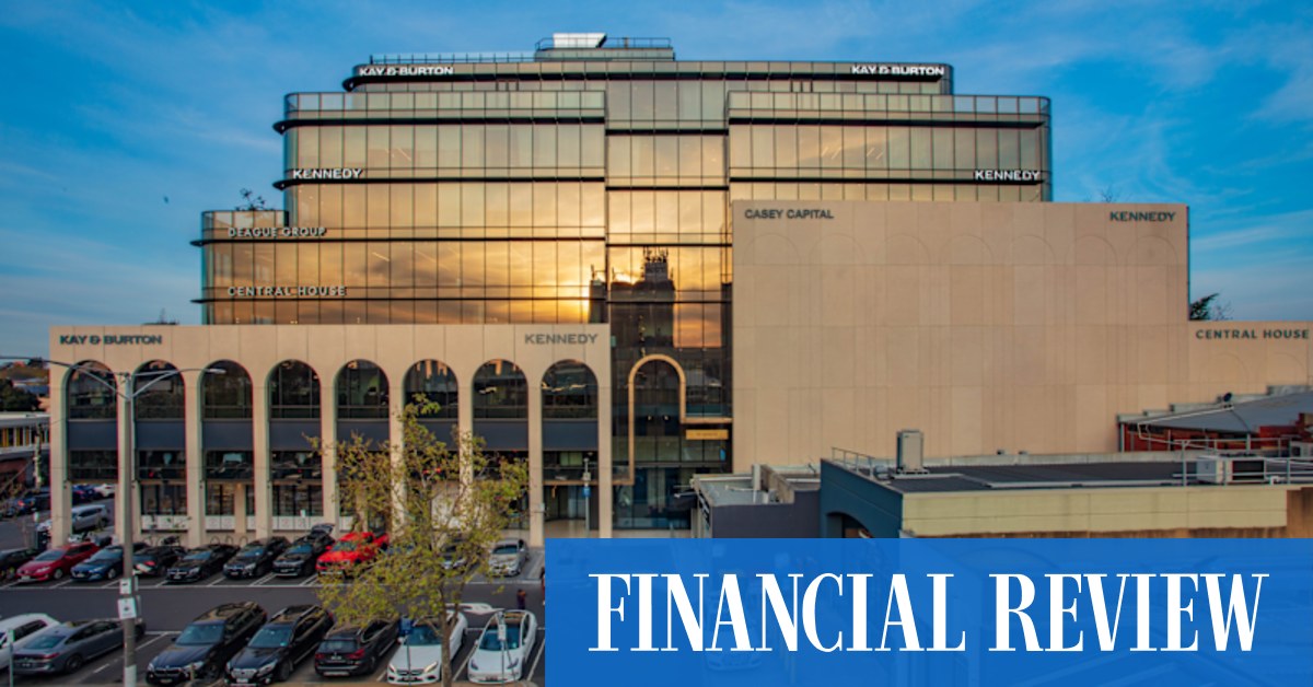 afr.com - Nick Lenaghan - Spotlight billionaires swoop on upmarket Toorak property for $184m