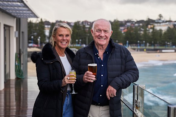Sarah e Rick Stein acabaram de abrir o Rick Stein em Coogee Beach. 