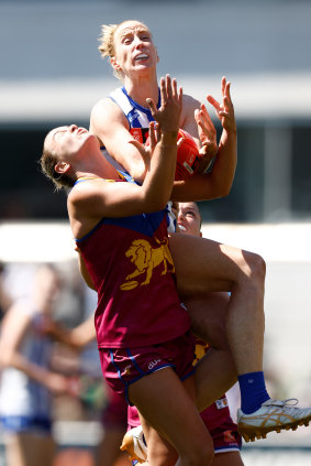 High-flyer Kate Shierlaw drags in a contested grab in the grand final.
