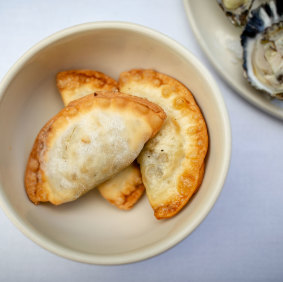 Panzerotti with anchovies, chard and garlic.