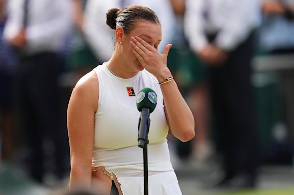 Amanda Anisimova wipes away tears as she delivers a magnificent speech post-match.