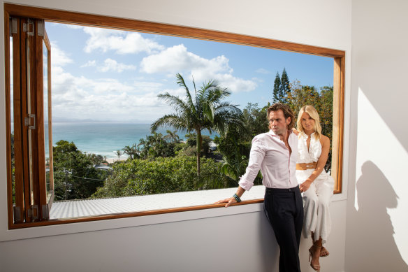 Robert Bates and Emma Gibson in Byron Bay in 2020.