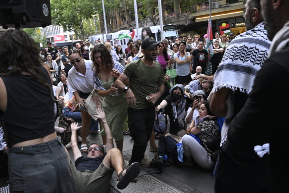 A minor scuffle broke out in front of Melbourne’s Town Hall on Tuesday evening.