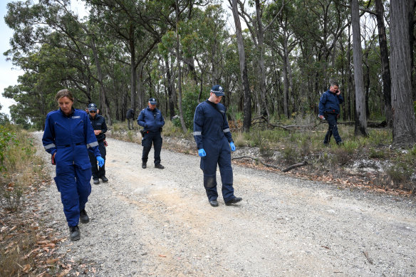 Police search for evidence in Mount Clear.