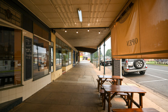 Eerie quiet in Avoca’s town centre while under risk of bushfires. 