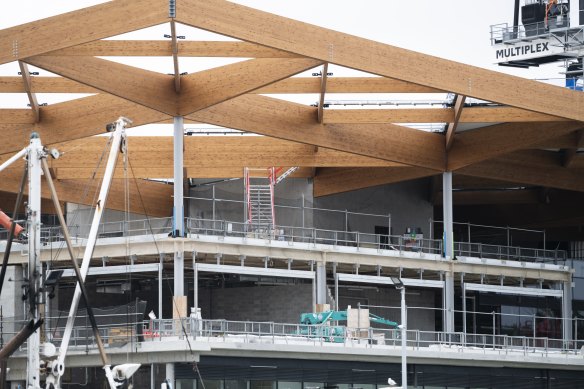 About 600 timber beams help create the new Sydney Fish Market’s wave-like roof.