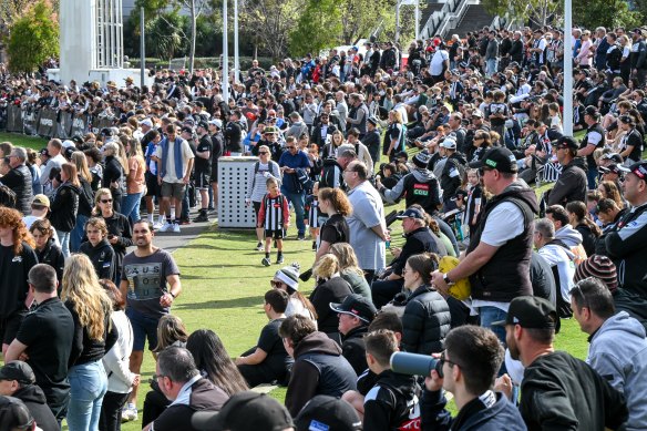 Thousands of fans attend the last Collingwood open training session before the grand final.