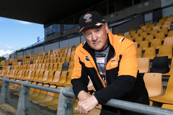 Tim Sheens says he won’t hand over the coaching reins early despite the Wests Tigers’ woeful run.