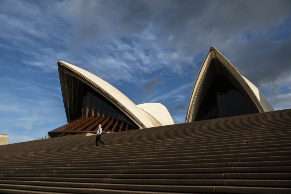 Peter Hall completed the designs for the Sydney Opera House’s Concert Hall. 