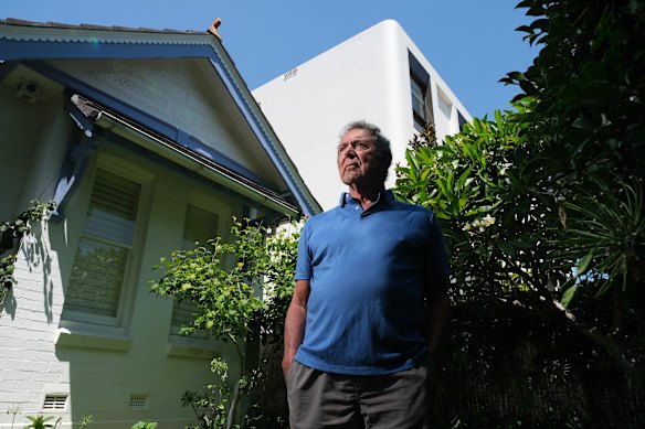 Julian Gold, residente de Rose Bay, está preocupado com os impactos potenciais do empreendimento. 