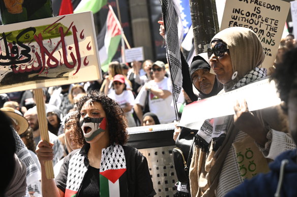 Palestine supporters rally in Melbourne’s CBD for the sixth consecutive weekend in a row on Sunday.