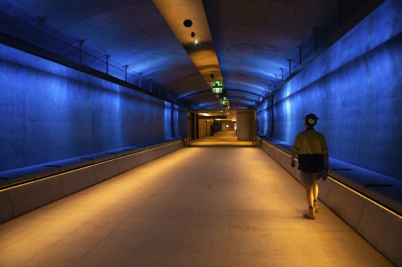 A major pedestrian link between the northern and southern ends of the station features a sound and light show, which continuously changes.