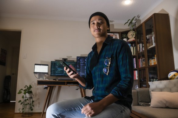 Gian Riyanto, 24, uses the app Raiz to trade on the ASX.