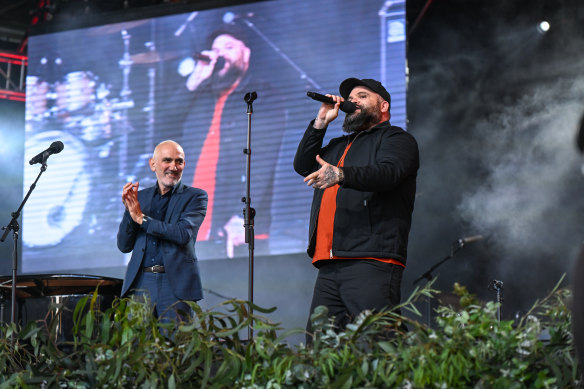 Briggs and Paul Kelly performing The Children Came Back.