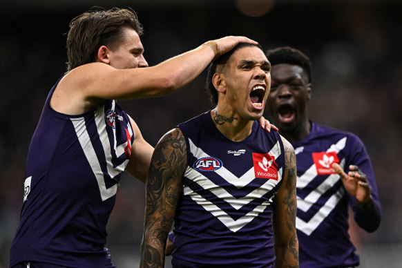 The Fremantle Dockers are fighting to keep their hopes of a top-four finish alive.