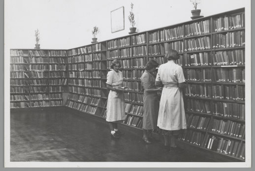 The State Library of Victoria lending library, circa 1955.