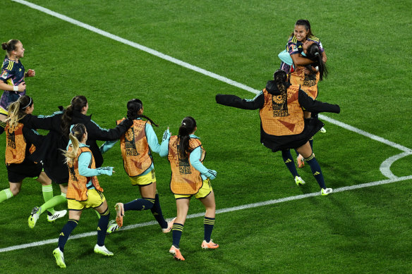 Colombian celebrate a goal.