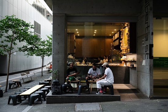Parami has outdoor seating.
