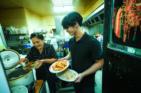 Tim Duka and Sai Yoke Wong serving up a  lunch order at Toishan Chinese restaurant Bendigo.