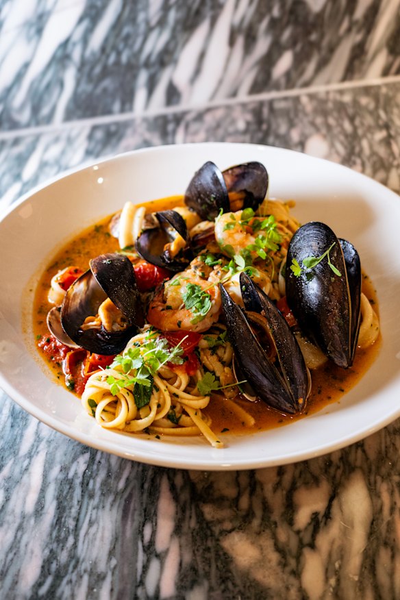 Frutti di mare pasta.