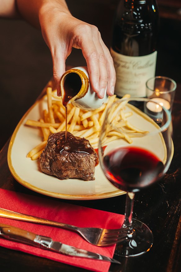 Steak frites at L’Auberge du Bout du Monde  with a traditional red wine pairing.