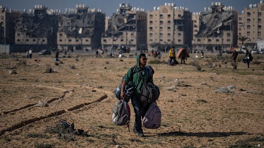Palestinians flee from east to west of Khan Younis during Israeli bombardments.