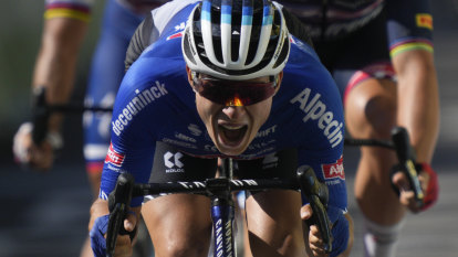 Philipsen wins stage 15 sprint finish as Vingegaard survives tough day