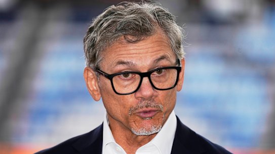 Les Kiss has been unveiled as the new Wallabies coach, starting in mid-2026. 