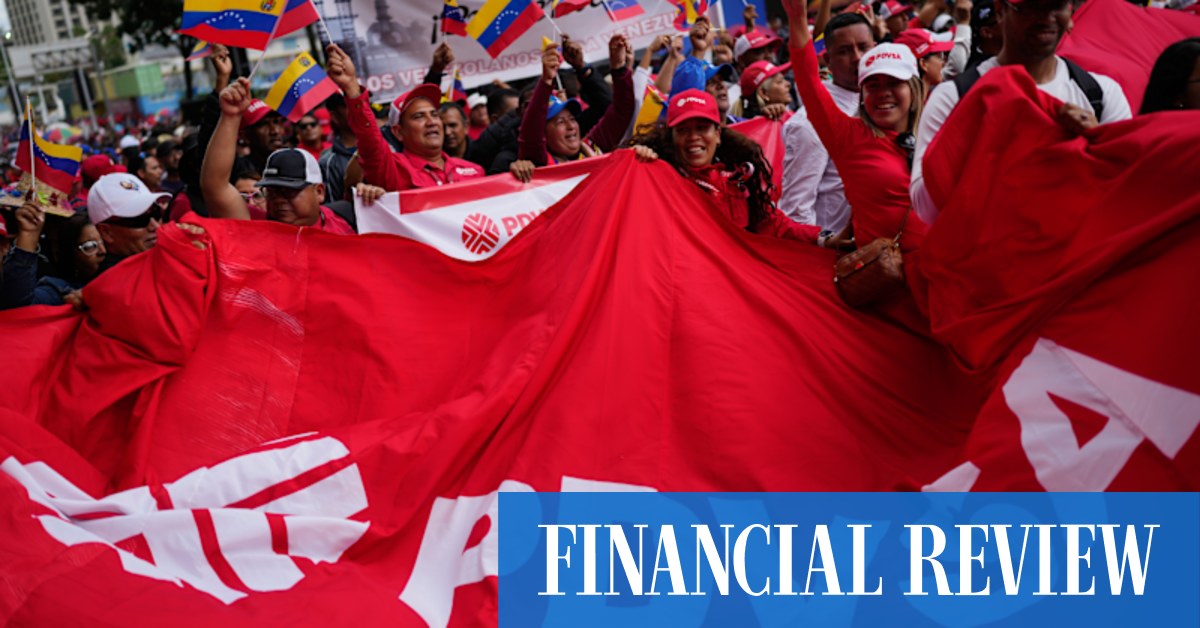 Venezuelan lawmakers vote to ease state grip on oil