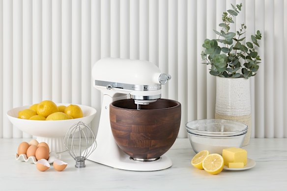 KitchenAid Porcelain White Stand Mixer. 