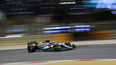 Mercedes is facing big problems, according to Lewis Hamilton. 
