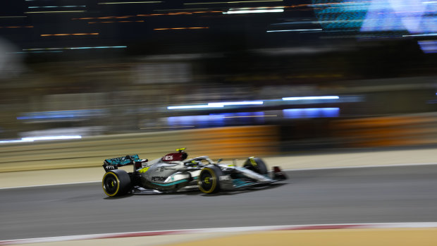 Mercedes is facing big problems, according to Lewis Hamilton. 