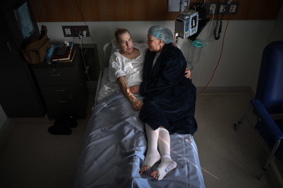 Rob and Ondie moments before  their Australia-first kidney transplant surgery.