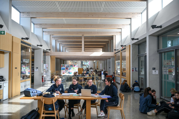 Sacred Heart College in Geelong will introduce an experimental timetable next year that aims to encourage greater student independence.